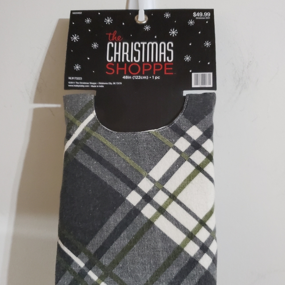 Christmas Tree Skirt Gray Plaid 48"